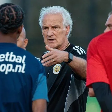 Fred Rutten assumiu Curaçao em março e pediu demissão em maio, a um mês da Copa do Mundo