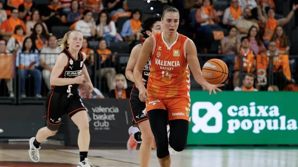 Raquel Carrera, durante el Valencia Basket - Spar Girona del pasado miércoles en el Roig Arena.