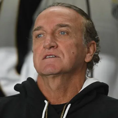 Cuca, técnico do Santos, em confronto contra o RB Bragantino, no Brasileirão
